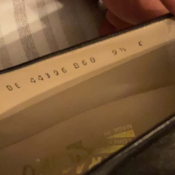 Ferragamo Black Pointed Toe Heels/Pumps - Picture 9 of 9